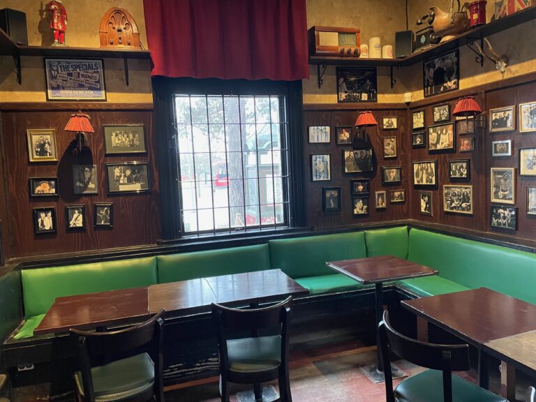Eight Friends Inn