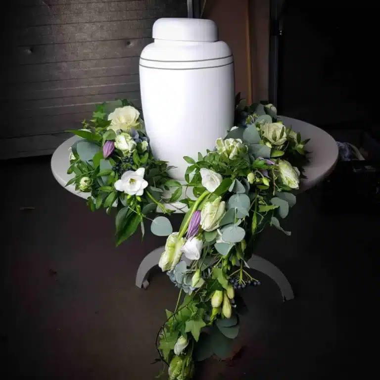 sodertornsbegravning blomma urna 1 768x768