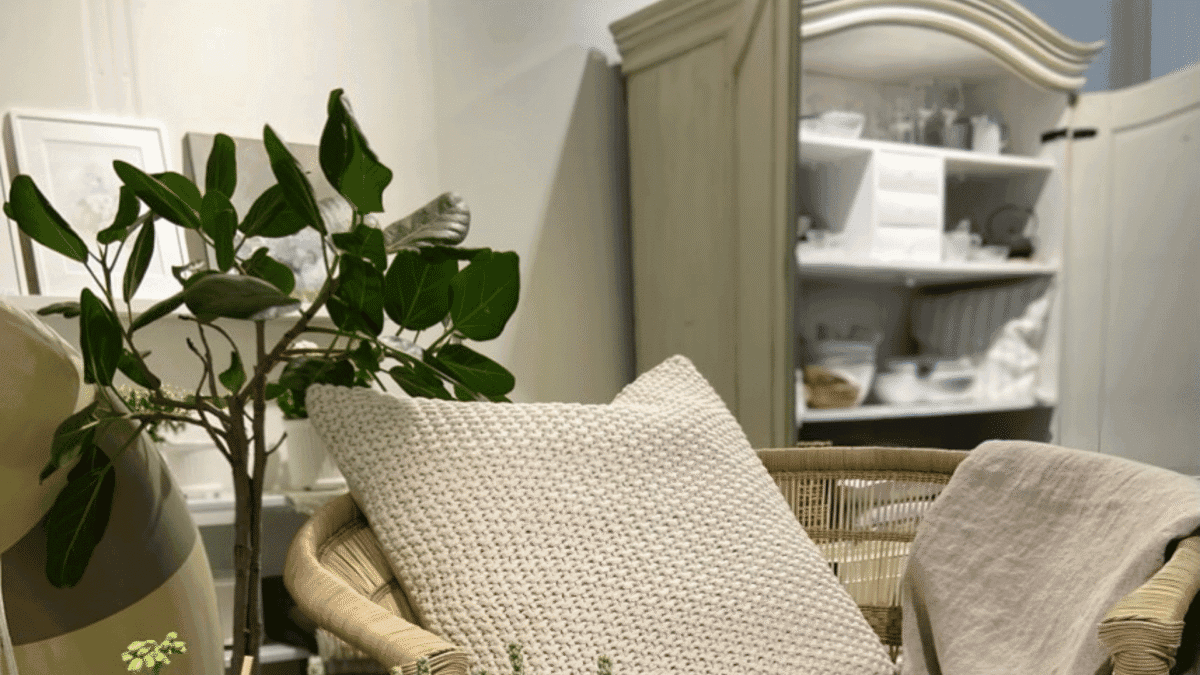 Linen, ceramics, small shops